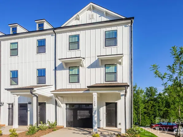 11828 Avocet St, Charlotte, NC 28215