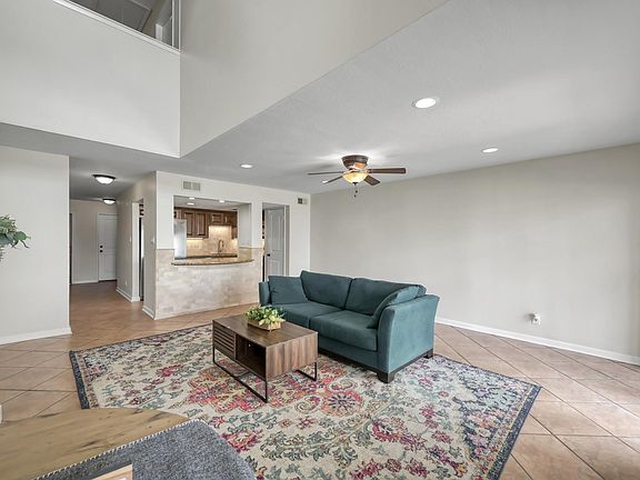 4th image of 33 Regency Point