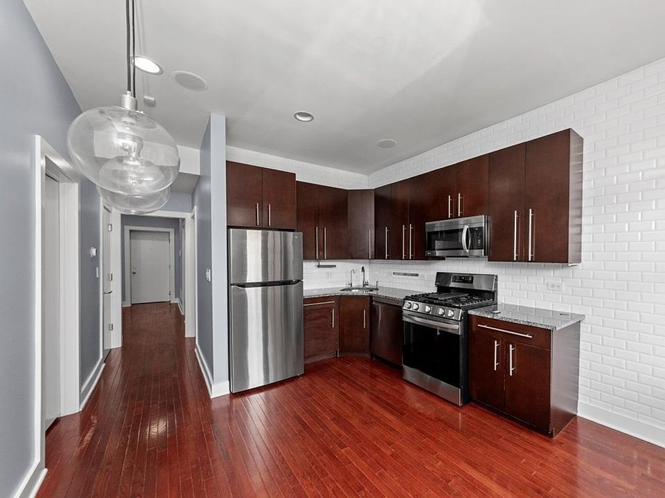 MODERN kitchen SS appliances Note: The range oven is also a convection oven! No need for a separate appliance. The dishwasher is a smart appliance that can be programmed with its app!