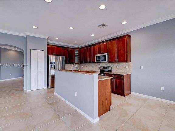 5th image of 7522 Herrington Ln