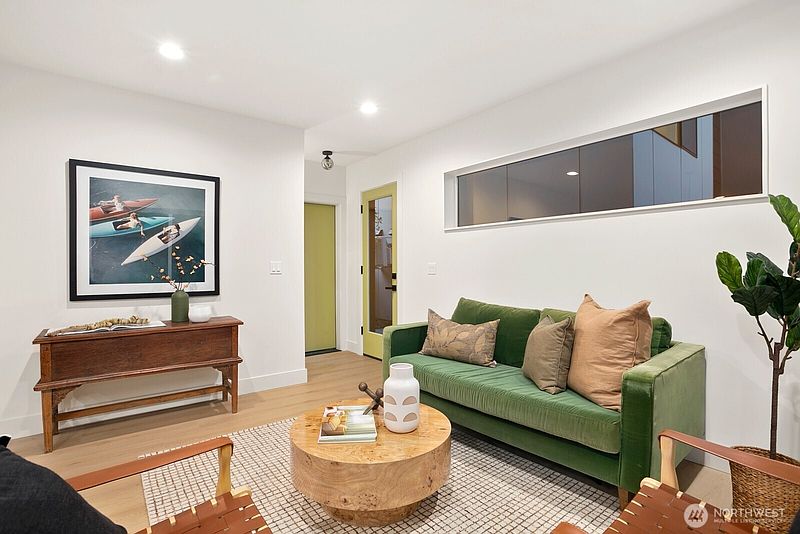 3rd image of 5051 35th Avenue SW