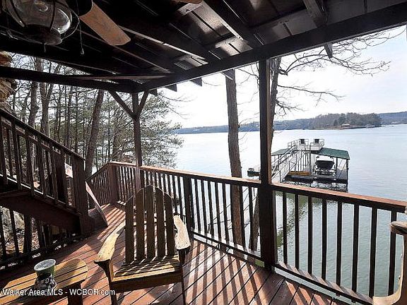 Image 5: Lakeside Pavilion