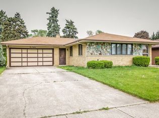 680 Ambleside Rd, Des Plaines, IL 60016