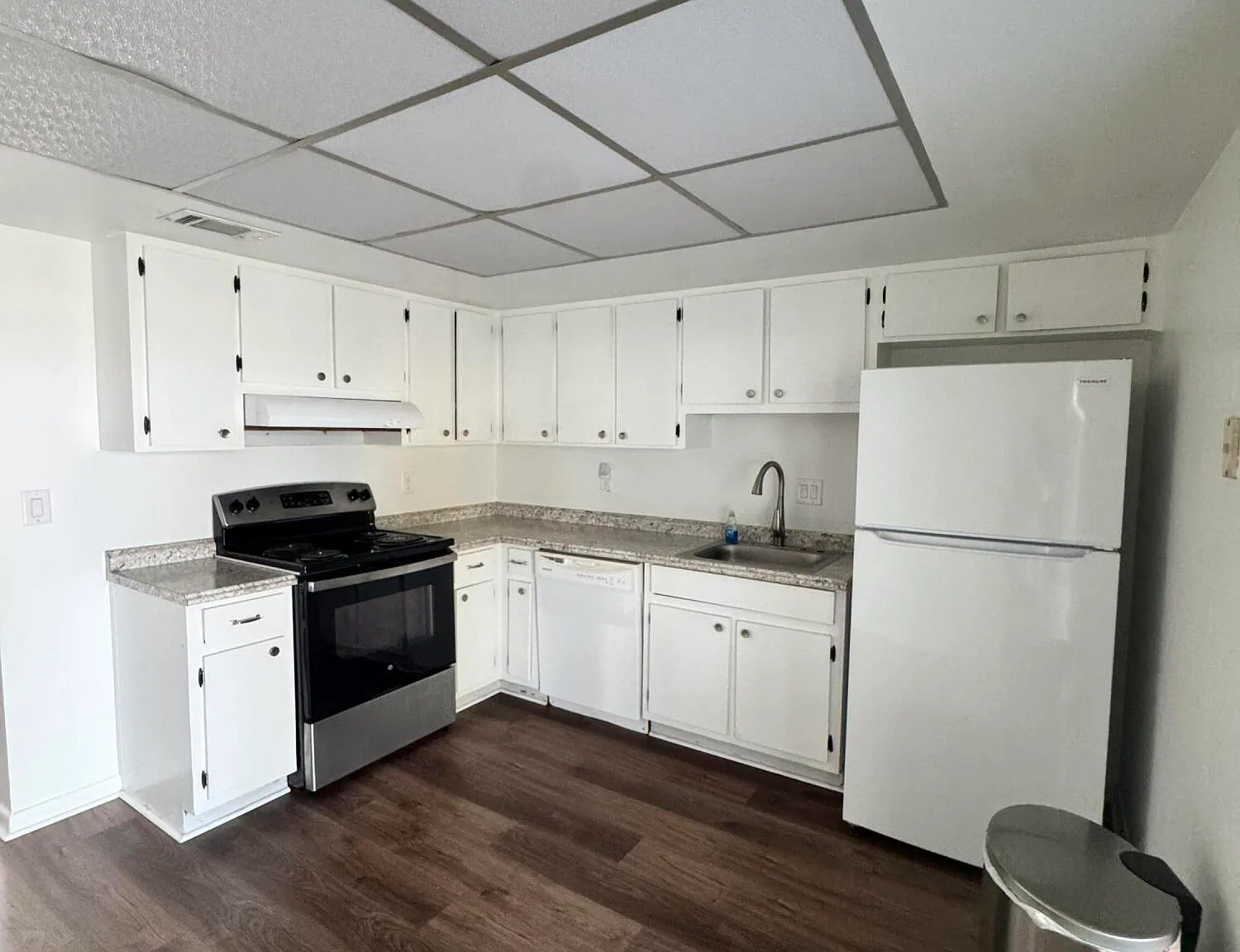 2 bed, 2.0 bath, 2340 sqft, $2,200 — Photo 3