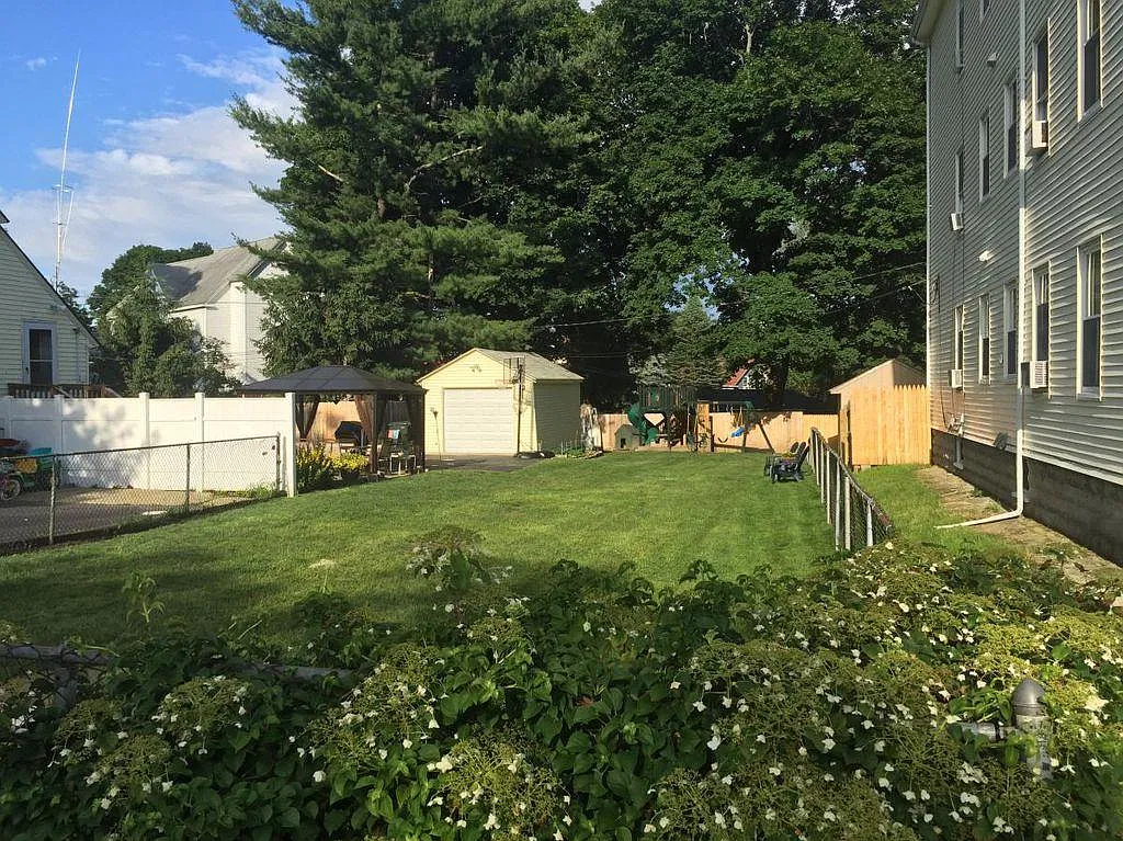 3 bed, 1300 sqft, $2,275 — Photo 4