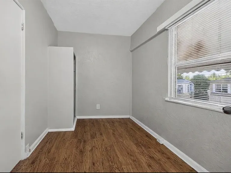 1042 8th Ave S — Photo 11