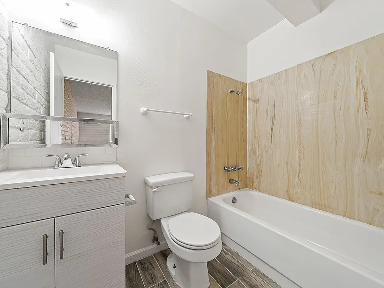 2565 N Park Ave — Photo 10