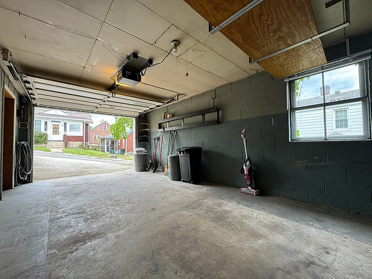 804 Elmwood Ln — Photo 37