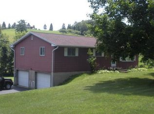 569 Oak Grove Rd, Pine Grove, PA 17963