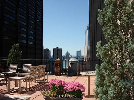 Sold by Town Residential | media 9