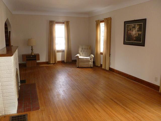 2nd image of 3533 Maxwell Rd