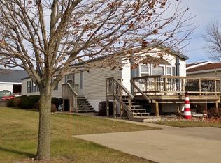 708 Mallard Creek Dr, Arnolds Park, IA 51331
