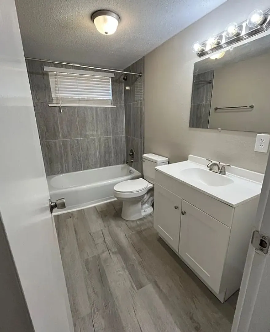 Oakhaven — Photo 2