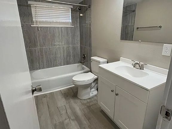 2nd image of 185 Oakhaven Ave APT A2