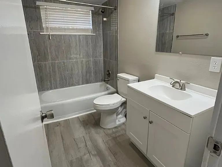 185 Oakhaven Ave — Photo 2