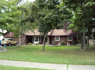 221 Creighton Ln, Rochester, NY 14612