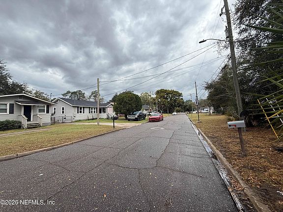 4th image of 299 E 48TH Street
