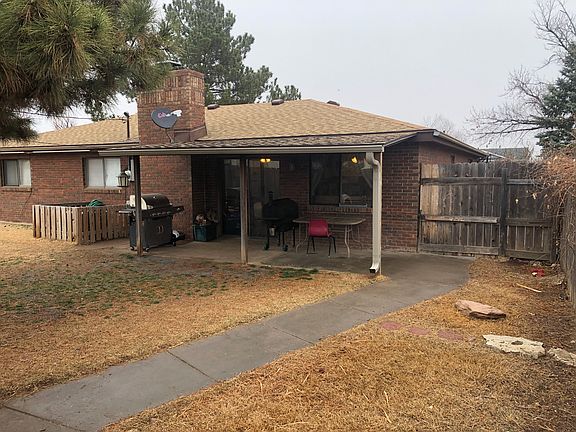 Covered cemented patio 
