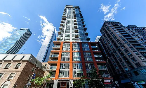 126 Simcoe St Photo 1