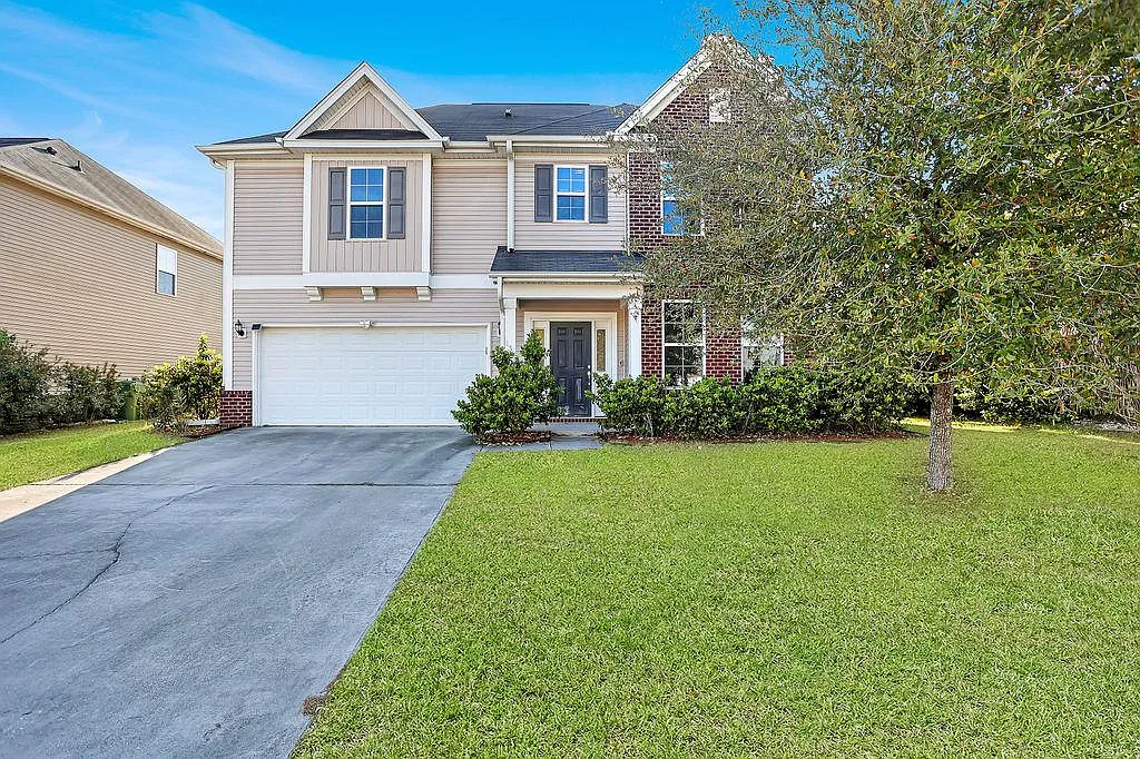 4 bed, 2.5 bath, 2550 sqft, $2,500 — Photo 1