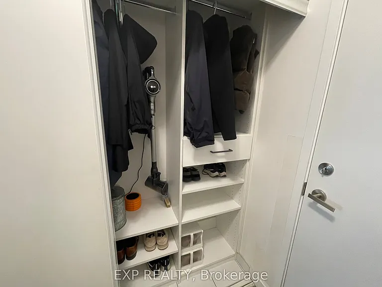 195 Redpath Ave #2015 — Photo 21