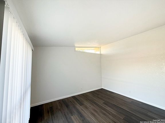 3rd image of 6034 Pine Valley