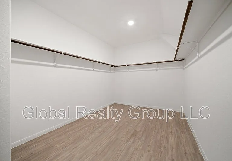 9105 Navarro Vis — Photo 17