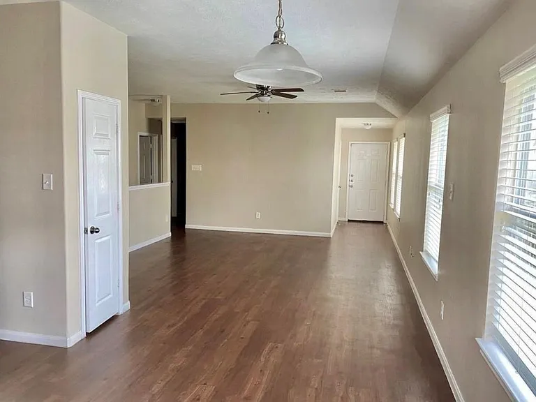3415 Maris Way — Photo 6