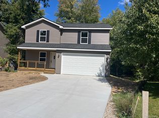 1198 Sherwood Forest Ct, Waterford, MI 48327