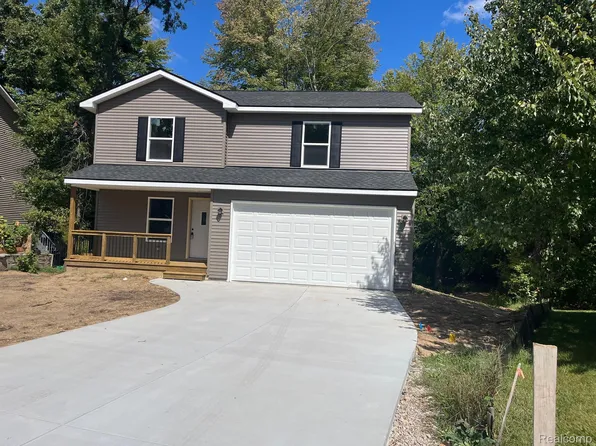 1198 Sherwood Forest Ct, Waterford, MI 48327