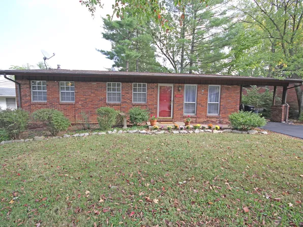 1300 Tahiti Dr, Saint Louis, MO 63126