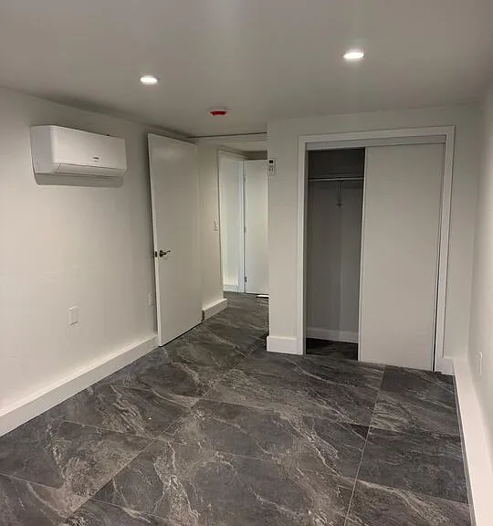 160 W 59th St #1/4 — Photo 11