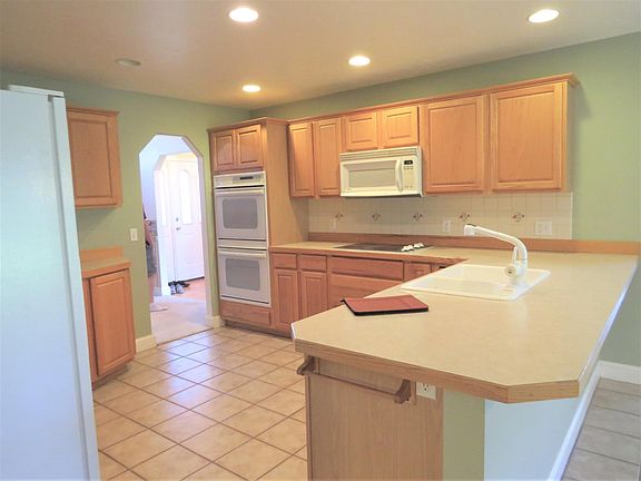 3rd image of 156 Poplar Dr