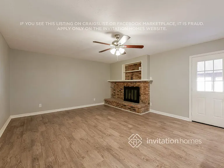 2600 Treeview Dr — Photo 3