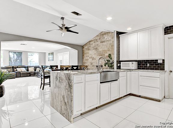 3rd image of 7414 Stonehouse Dr