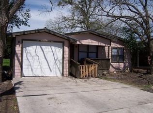 401 Laredo St, Lockhart, TX 78644