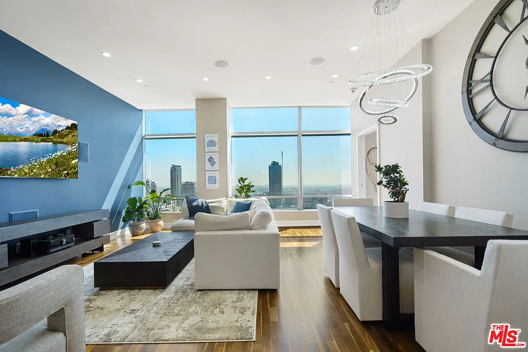 1 bed, 2.0 bath, 1160 sqft, $6,900 — Photo 3