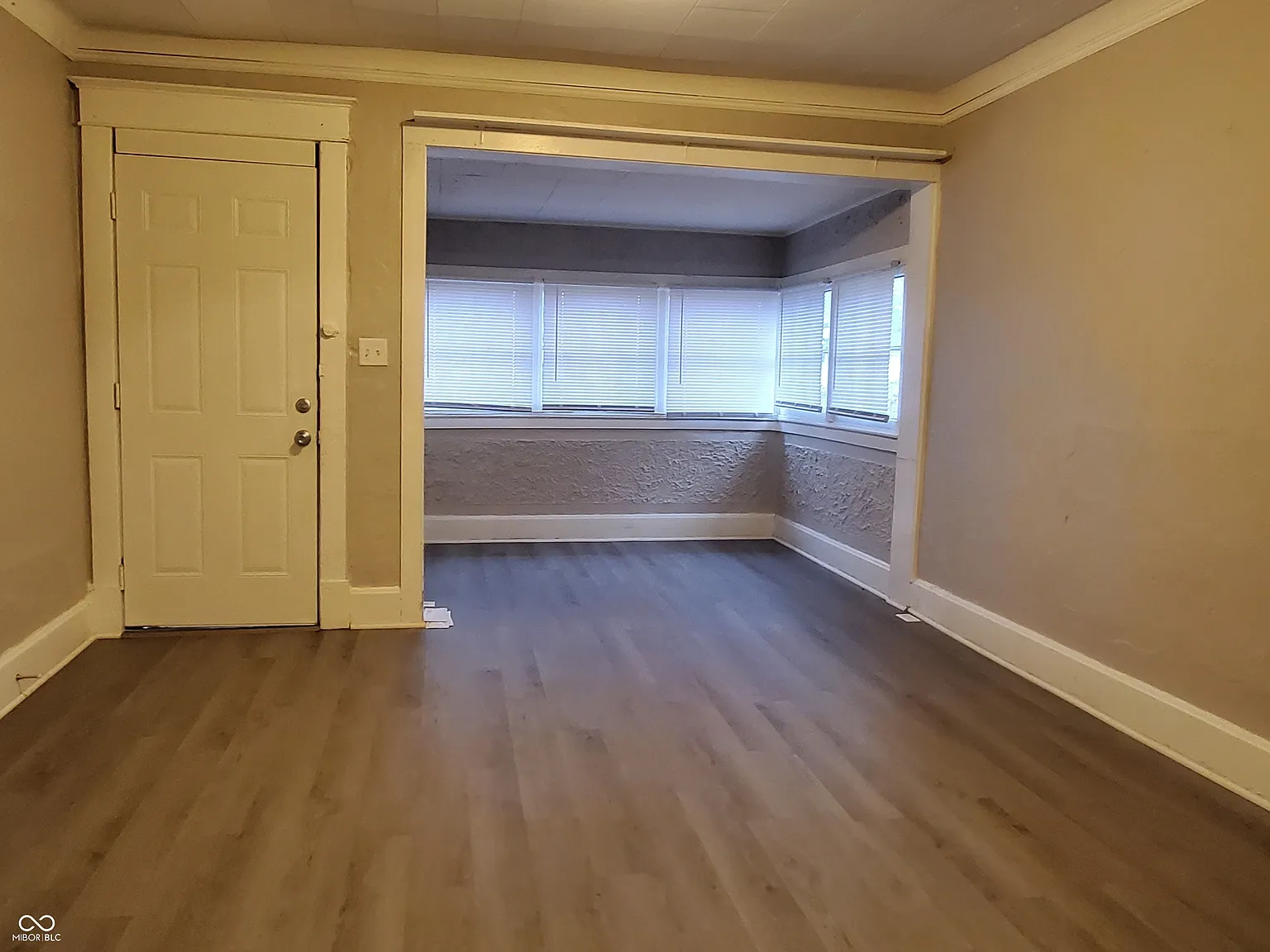 3 bed, 1.0 bath, 826 sqft, $1,300 — Photo 4