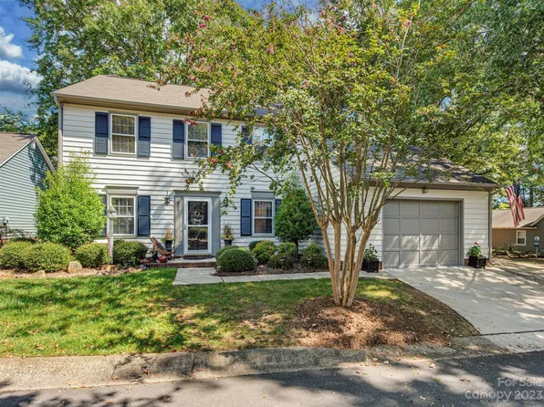 805 Farm Tree Ln, Charlotte, NC 28209