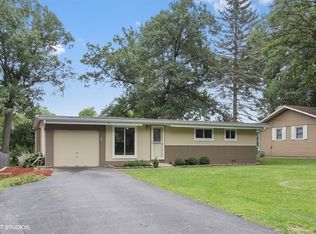 1325 Banbury Rd, Mundelein, IL 60060