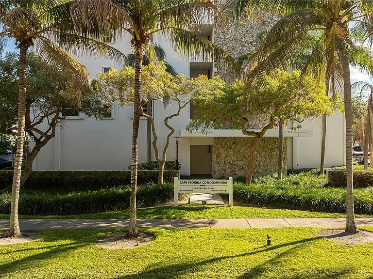210 Sea View Dr #207 — Photo 25