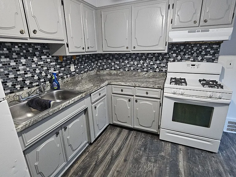 27829 Carlysle St — Photo 12