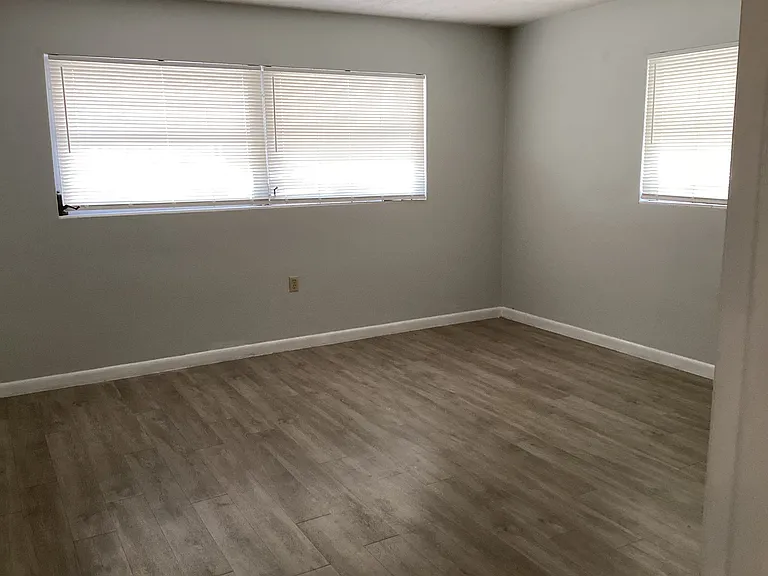 202 S Jackson St — Photo 18