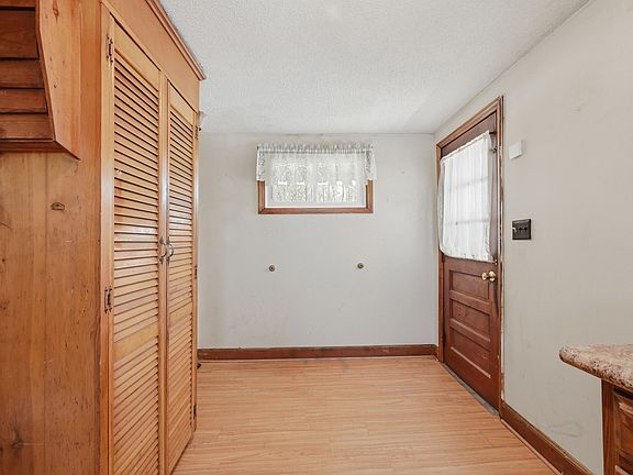 5th image of 1144 Evans Rd