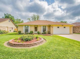 724 S Remington Dr, Angleton, TX 77515