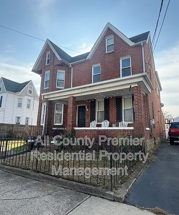 717 Schiller Ave #2B