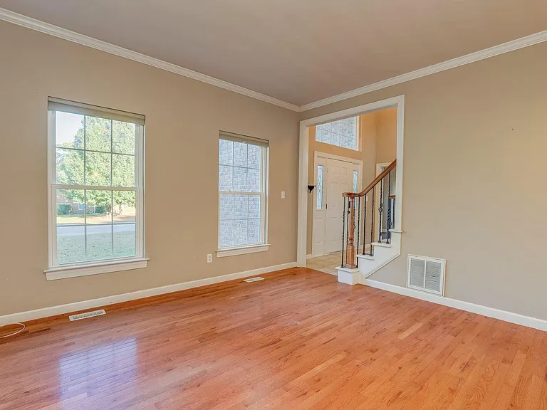 800 Sherrard Ct — Photo 8