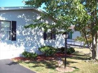 504 Applewood Dr, Lockport, NY