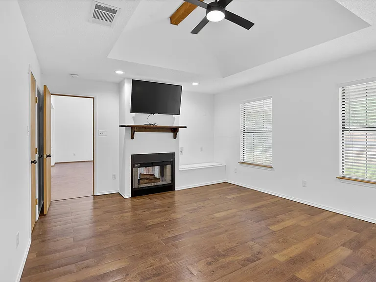 9400 Live Oak Ln — Photo 8