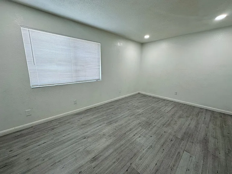 4225 Stewart Ave — Photo 16